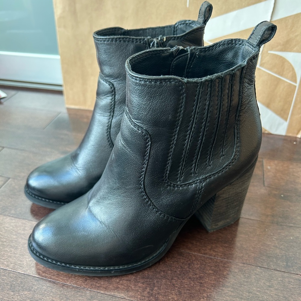 Steve Madden Heel Chelsea Boots